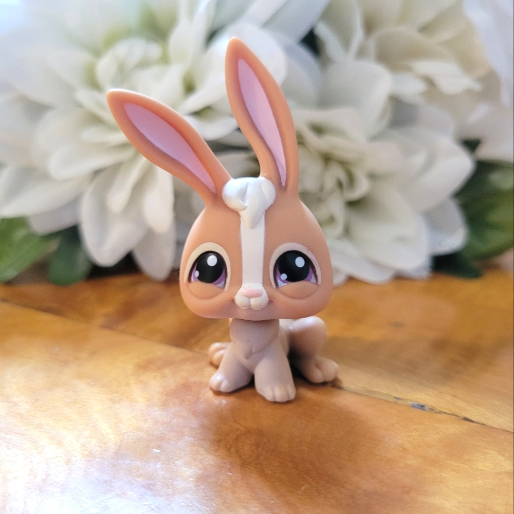 Littlest Pet Shop LPS #28 Bunny Rabbit Tan White Purple Eyes C